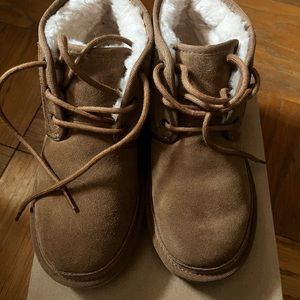 UGG neumel chukka boot womens size 8